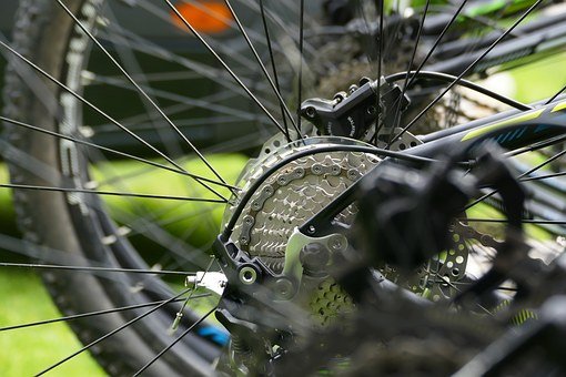 shifting gears on a mountain bike