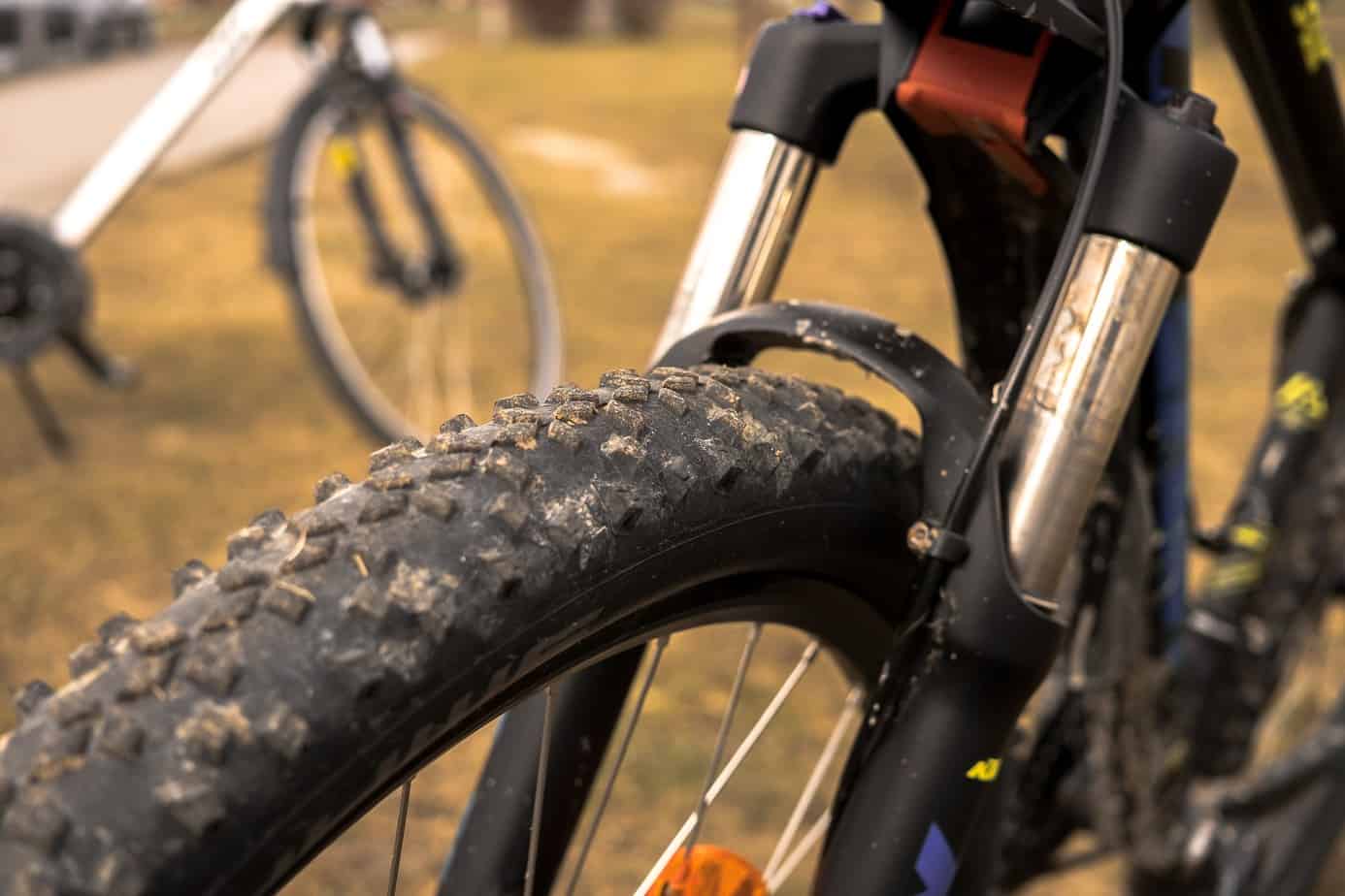 breaking the bead on a mountain bike tire